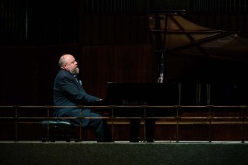 Заслуженный артист России Александр Гиндин. Международный фестиваль «Музыкальная весна», 19 Марта 2024г. — фото 1