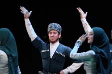 Государственный фольклорный ансамбль песни и танца «Нохчо», фестиваль «Русская музыка на Балтике», Драмтеатр, 14 Мая 2025г. — фото 6