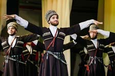 Государственный фольклорный ансамбль песни и танца «Нохчо», фестиваль «Русская музыка на Балтике», г. Гурьевск, 16 Мая 2025г. — фото 9