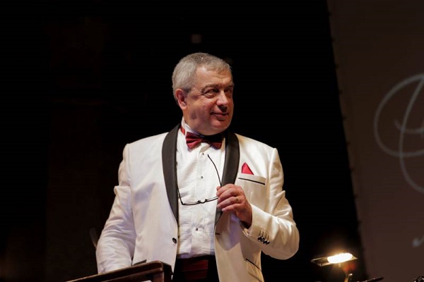 Время поздравить директора