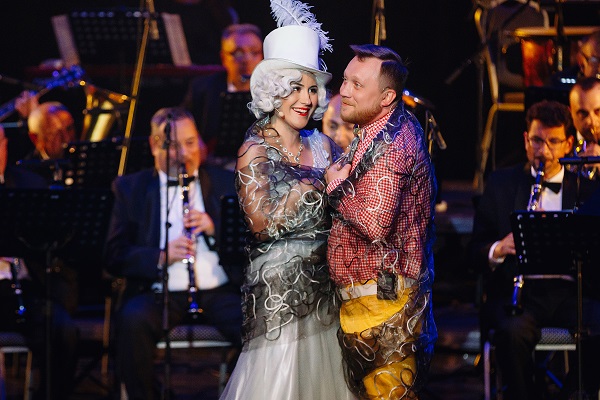 В «Янтарь-холле» состоялось искрометное театрализованное шоу «Музыка кино»