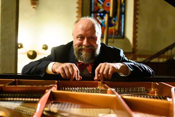 РЕПЛИКА ПРИСТРАСТНОГО СЛУШАТЕЛЯ