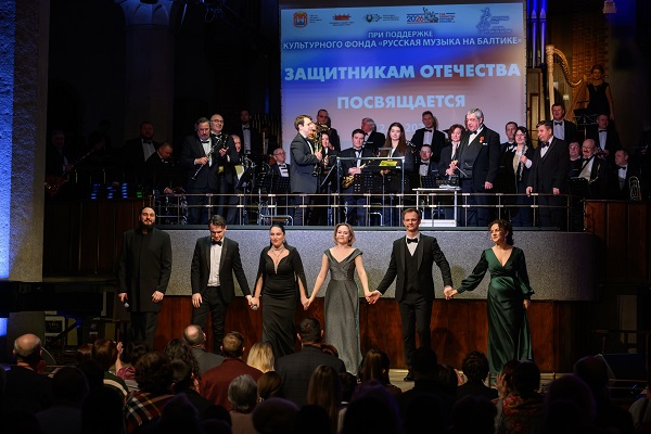 Сердца в унисон: филармония гремела в честь защитников Отечества