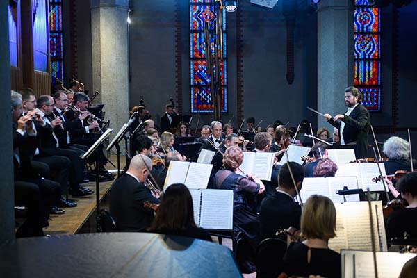 4 оркестра, 2 хора, ансамбль танца из Адыгеи, звёздные музыканты и актеры: стартует «Русская музыка на Балтике»