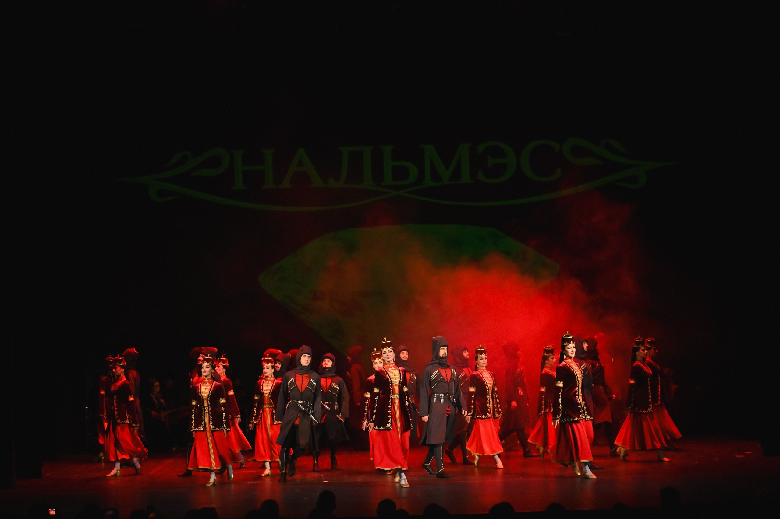 Огненный «Нальмэс» на сцене Драмтеатра: Калининград стоя рукоплескал адыгскому искусству!