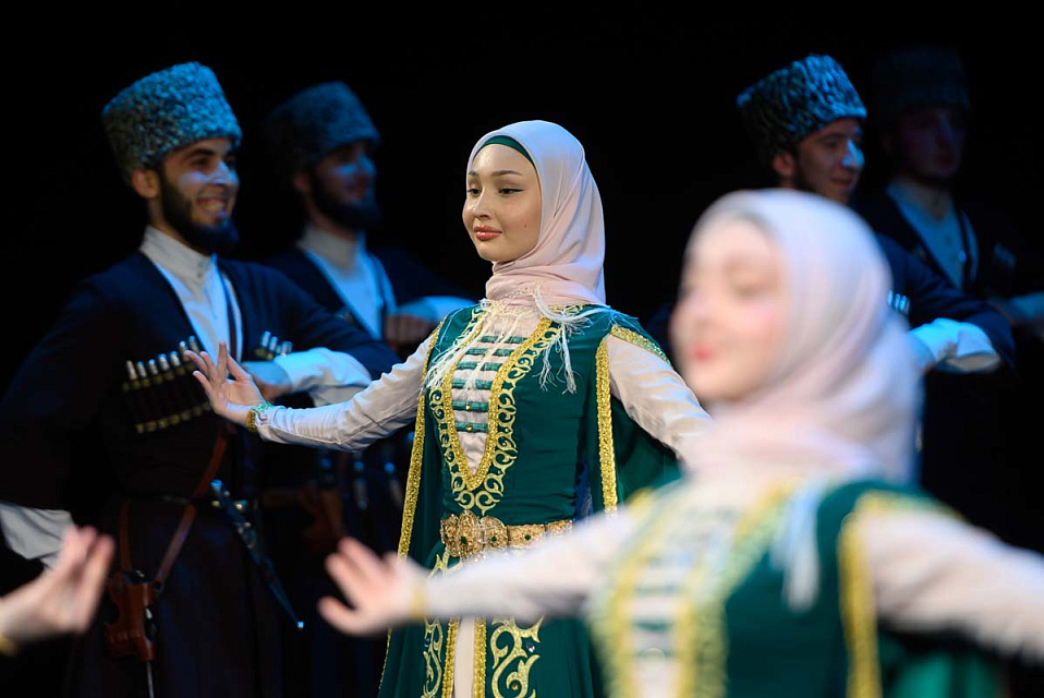 Государственный фольклорный ансамбль песни и танца «Нохчо», фестиваль «Русская музыка на Балтике», Драмтеатр, 14 Мая 2025г. — фото 8