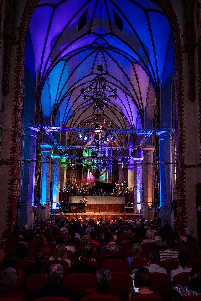 Второй концерт Рахманинова в исполнении Оркестра филармонии и Анны Ушаковой. "Русская музыка на Балтике" — фото 4