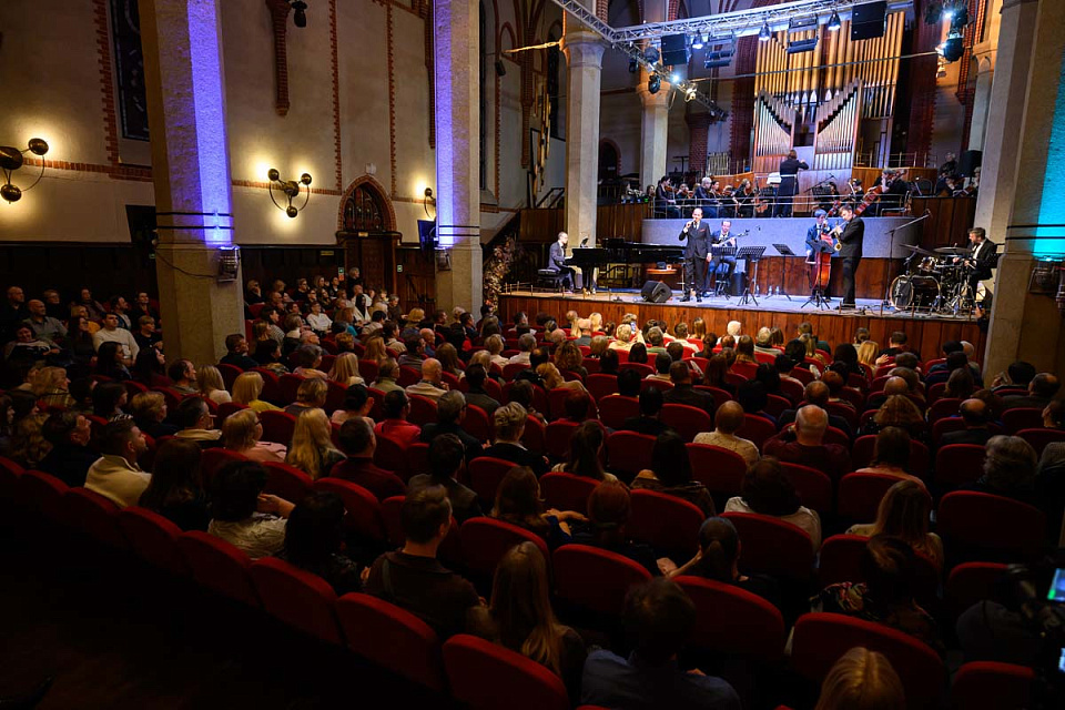 Дмитрий Носков и его квинтет, Камерный оркестр филармонии, дирижёр Елена Толкачёва, Международный фестиваль "Джаз в филармонии", 15 Ноября 2025г. — фото 14