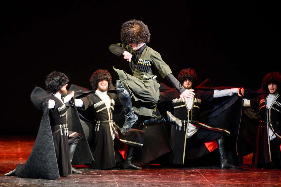 Государственный фольклорный ансамбль песни и танца «Нохчо», фестиваль «Русская музыка на Балтике», Драмтеатр, 14 Мая 2025г. — фото 12