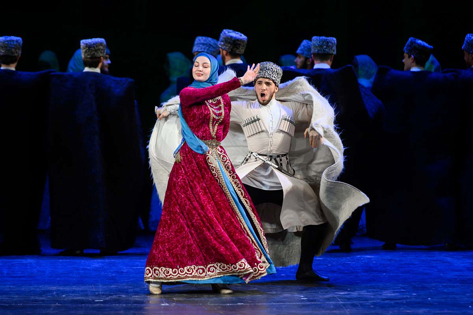 Государственный фольклорный ансамбль песни и танца «Нохчо», фестиваль «Русская музыка на Балтике», Драмтеатр, 14 Мая 2025г. — фото 5