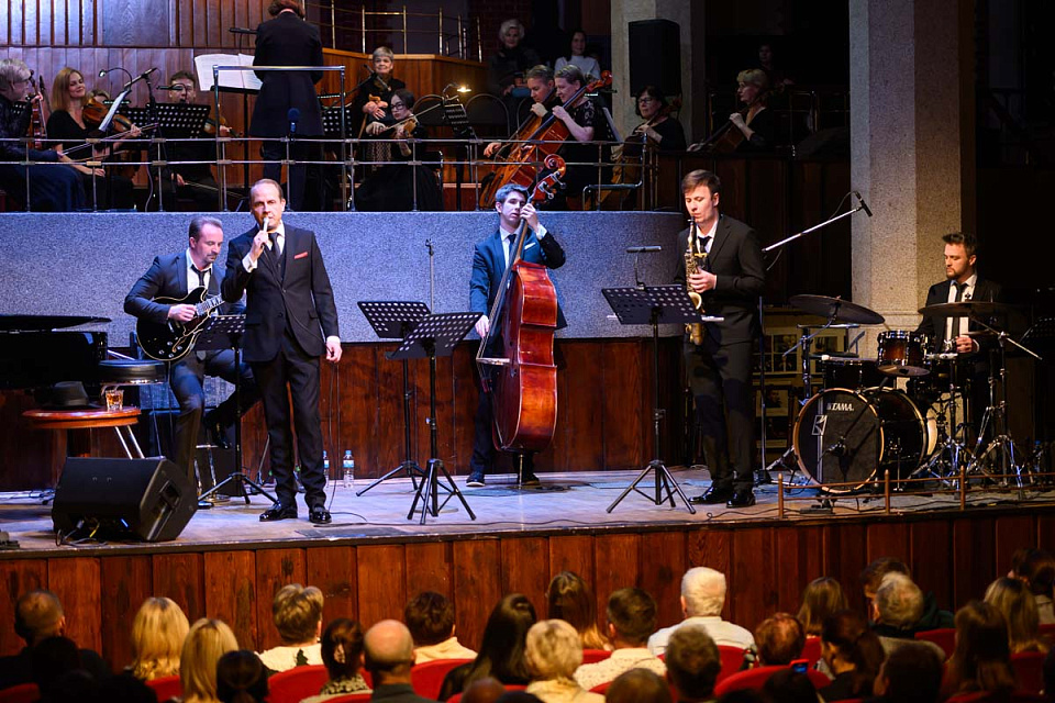 Дмитрий Носков и его квинтет, Камерный оркестр филармонии, дирижёр Елена Толкачёва, Международный фестиваль "Джаз в филармонии", 15 Ноября 2025г. — фото 8