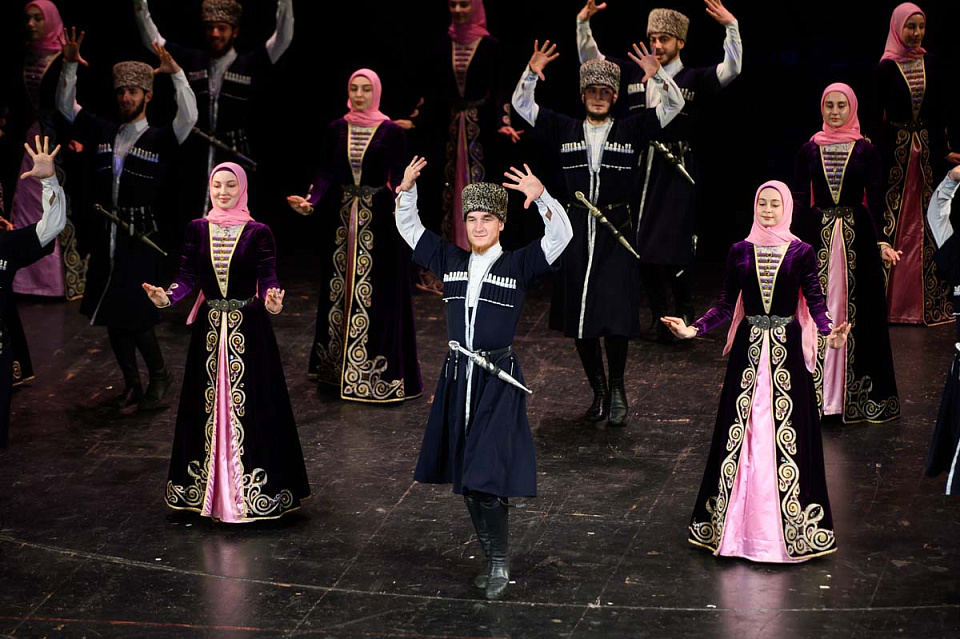 Государственный фольклорный ансамбль песни и танца «Нохчо», фестиваль «Русская музыка на Балтике», Драмтеатр, 14 Мая 2025г. — фото 15