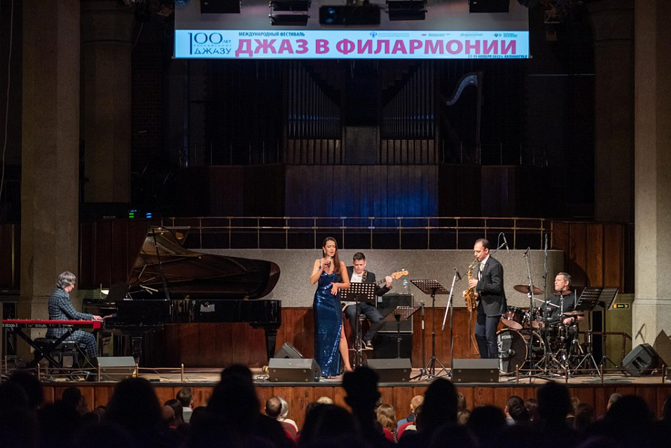 XIX МЕЖДУНАРОДНЫЙ ФЕСТИВАЛЬ "ДЖАЗ В ФИЛАРМОНИИ". ОКСАНА ВОЙТЕНКО И OXYJAZZ, 18 Ноября 2022г. — фото 3