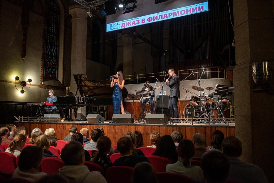 XIX МЕЖДУНАРОДНЫЙ ФЕСТИВАЛЬ "ДЖАЗ В ФИЛАРМОНИИ". ОКСАНА ВОЙТЕНКО И OXYJAZZ, 18 Ноября 2022г. — фото 12